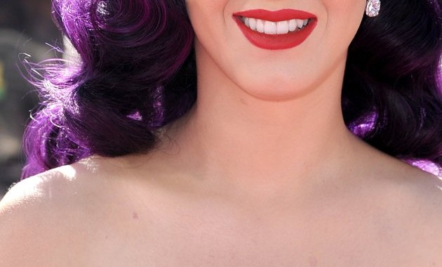 Katy Perry joue à un jeu coquin : noter ses amants !